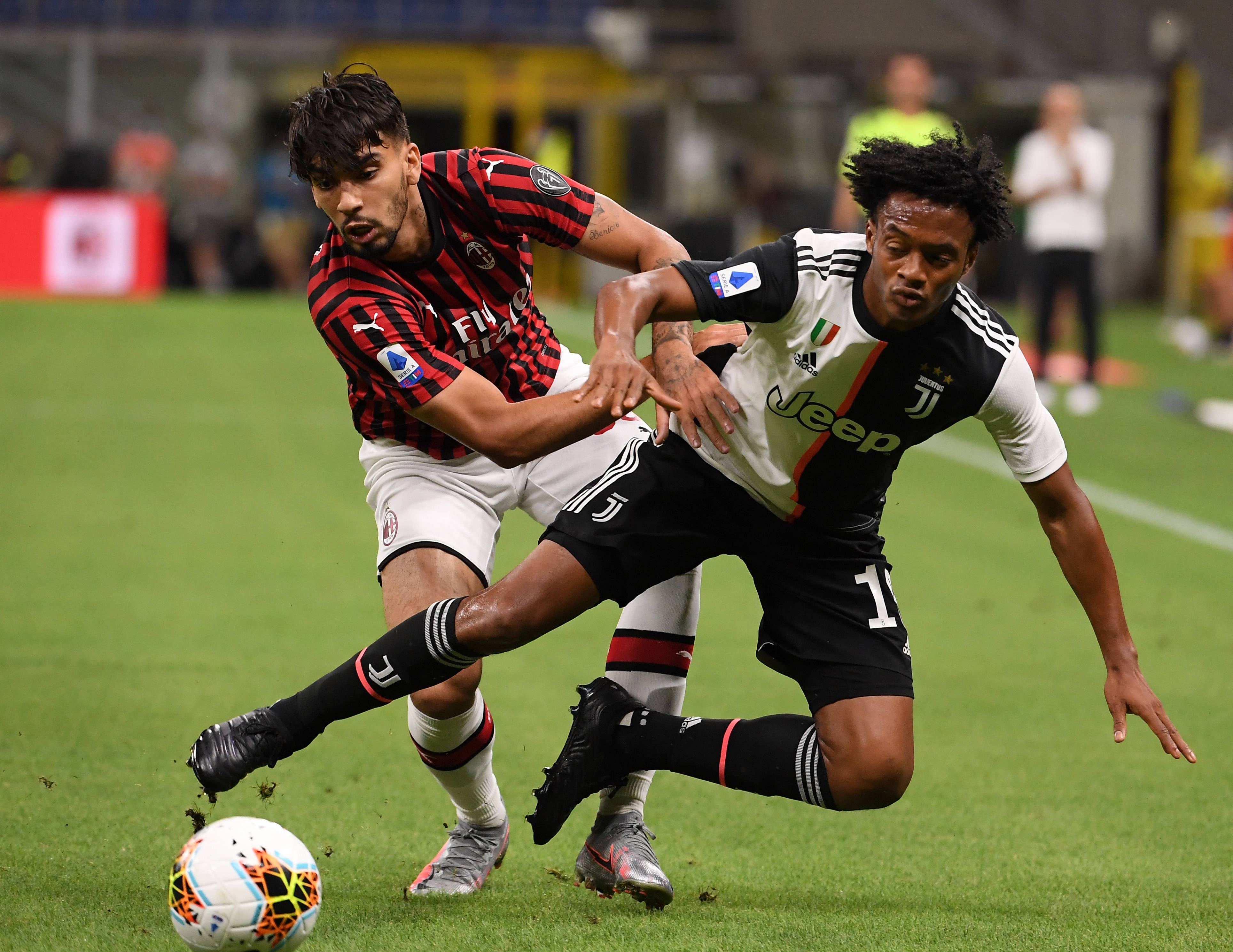 世体：与耐克续约不顺利，巴萨想注册奥尔莫需提供担保